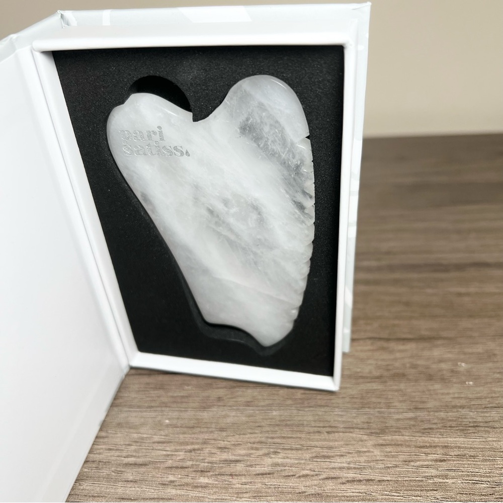 Pari Satiss White Jade Hand Carved Gua Sha Facial Tool - Picture 2 of 8